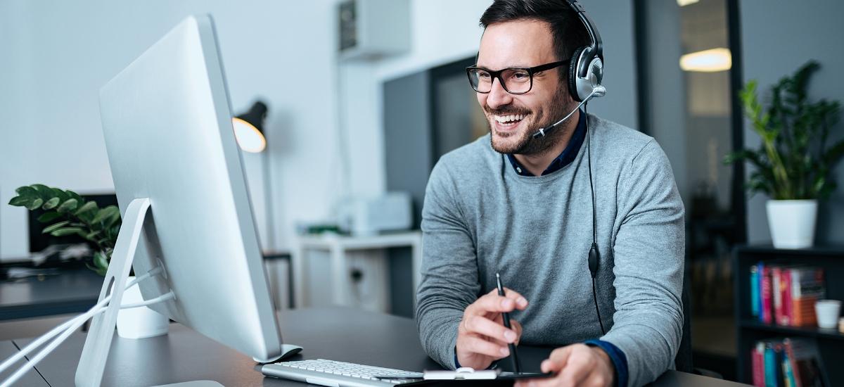 mann vor monitor | 1&1 mann vor monitor